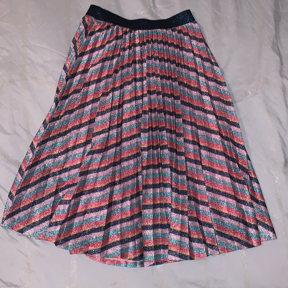 Skirt pleated with shiny stripes